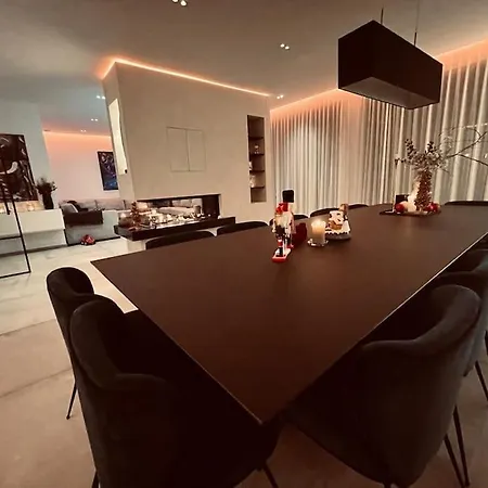 Magnifique De Luxe ! فيلة La Louvière